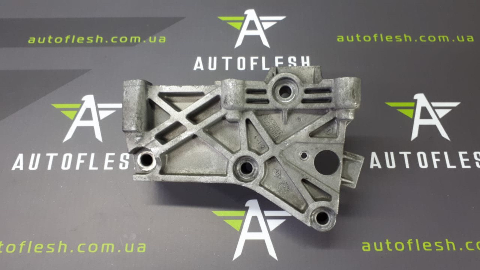Б/у кронштейн ТНВД/ кронштейн двигателя 8200101196, 1.5 dCi для Nissan/ Renault
