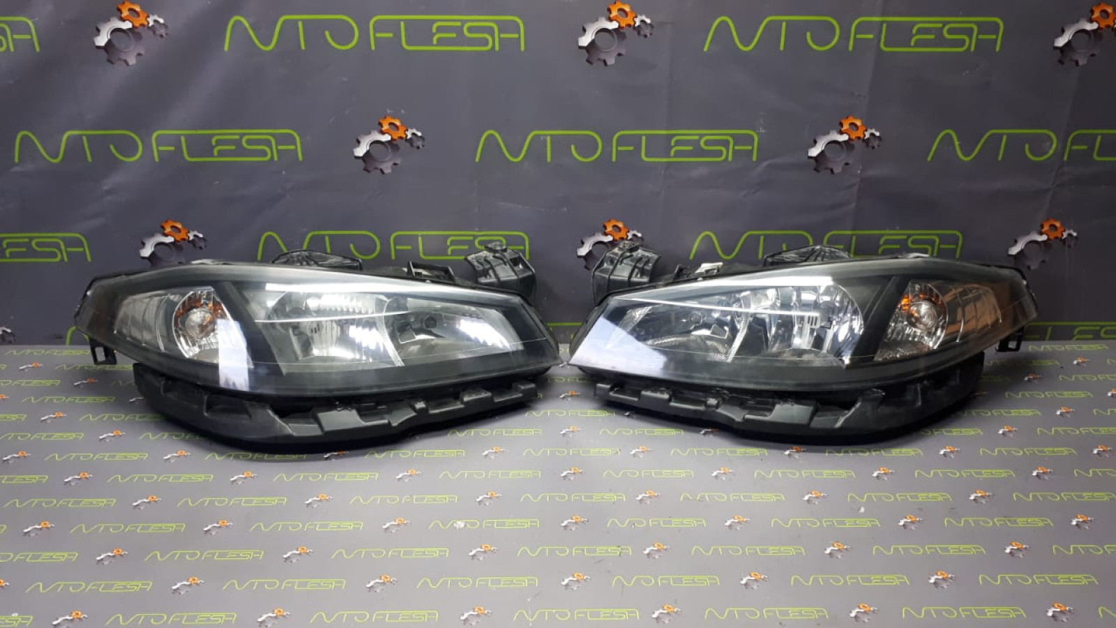 Б/у фара передняя 8200481196/ 8200481197 для Renault Laguna II