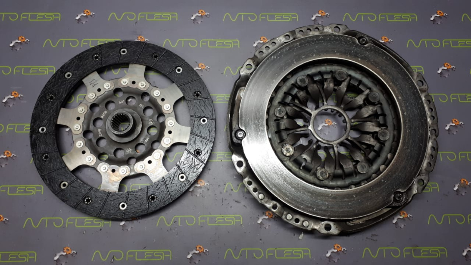 Б/у маховик демпферный 415041810/ комплект сцепления 3000951938 для Nissan/ Renault