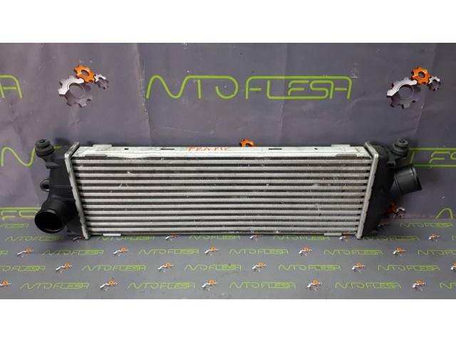 Б/у радиатор интеркуллера 8200411160, Valeo для Nissan Primastar/ Opel Vivaro/ Renault Trafic II