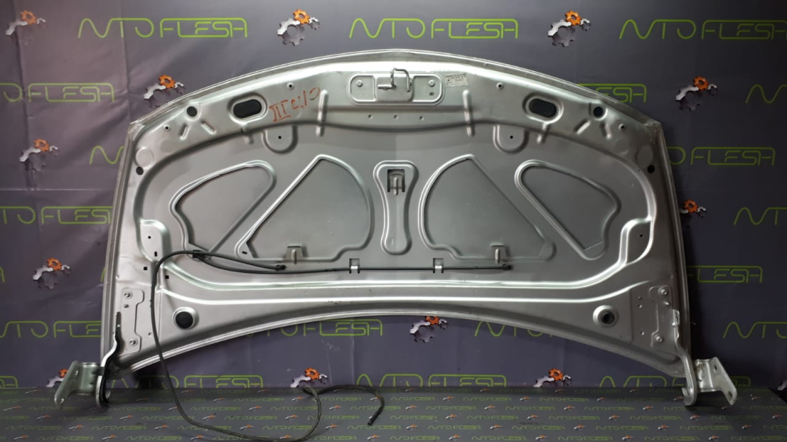 Б/у петля капота 8200719033/ 8200719034 для Renault Clio III 2009-2019 Б/у петля капота 8200719033/ 8200719034 для Renault Clio III 2009-2019