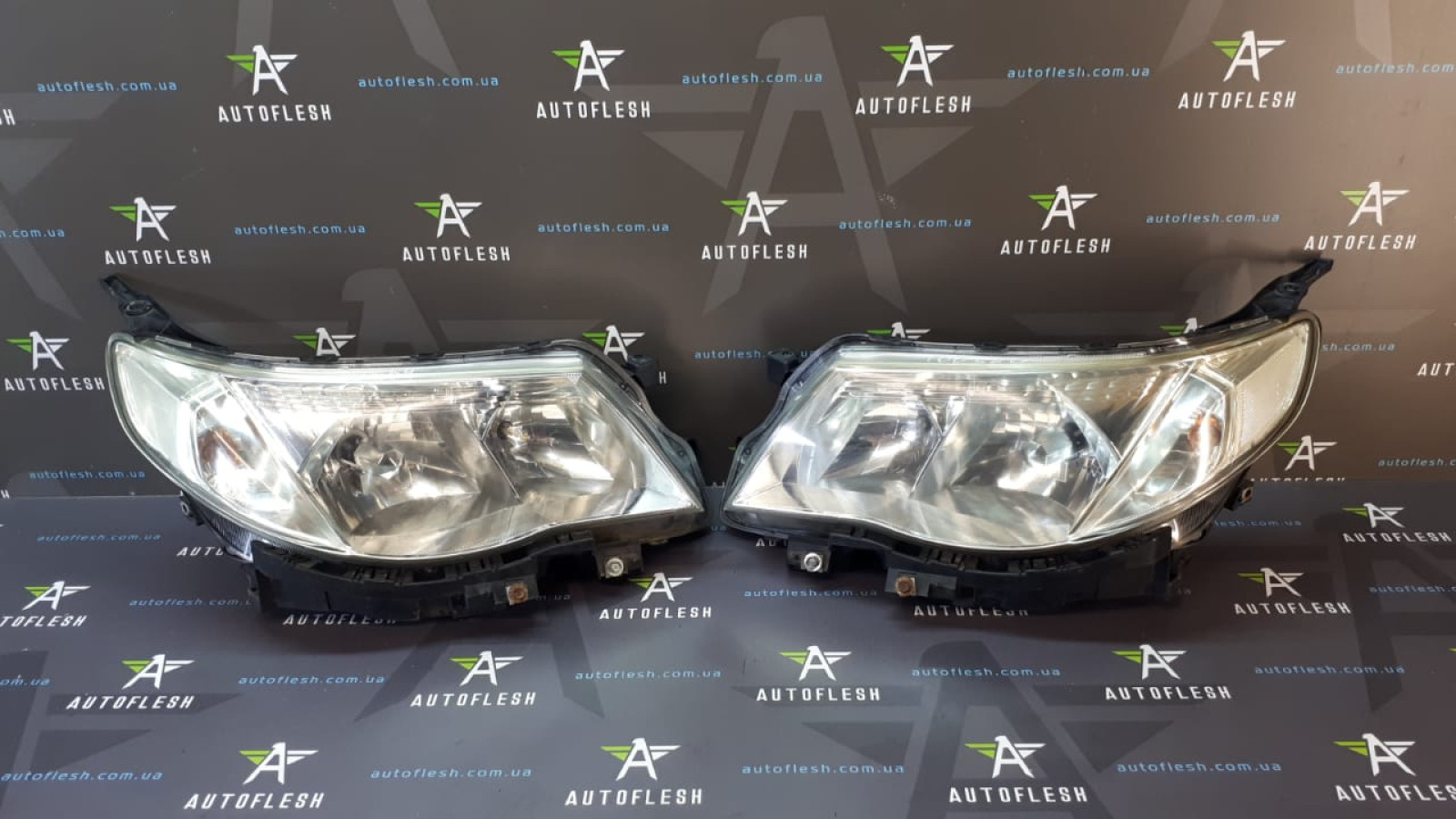 Б/у фара в сборе/ фары передние xenon 84001SC120, 84001SC230 для Subaru Forester III Б/у фара в сборе/ фары передние xenon 84001SC120, 84001SC230 для Subaru Forester III
