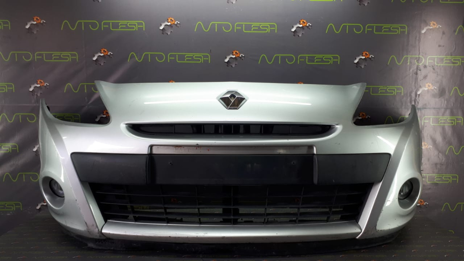 Б/у бампер передний в сборе для Renault Clio III (2009-2012)