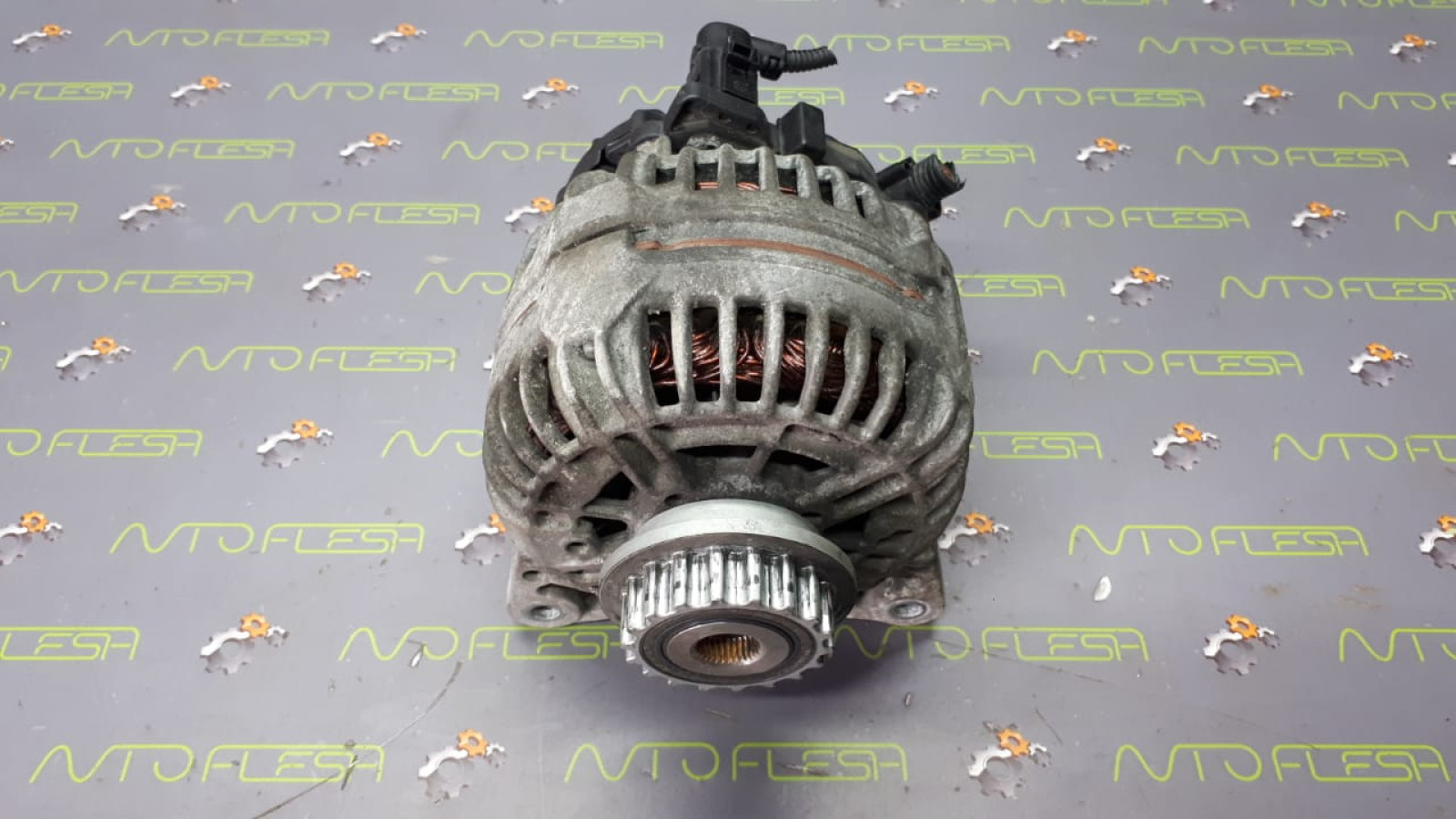 Б/у генератор 070903024A/ 0124615031384 для Volkswagen Multivan/ Touareg/ T5
