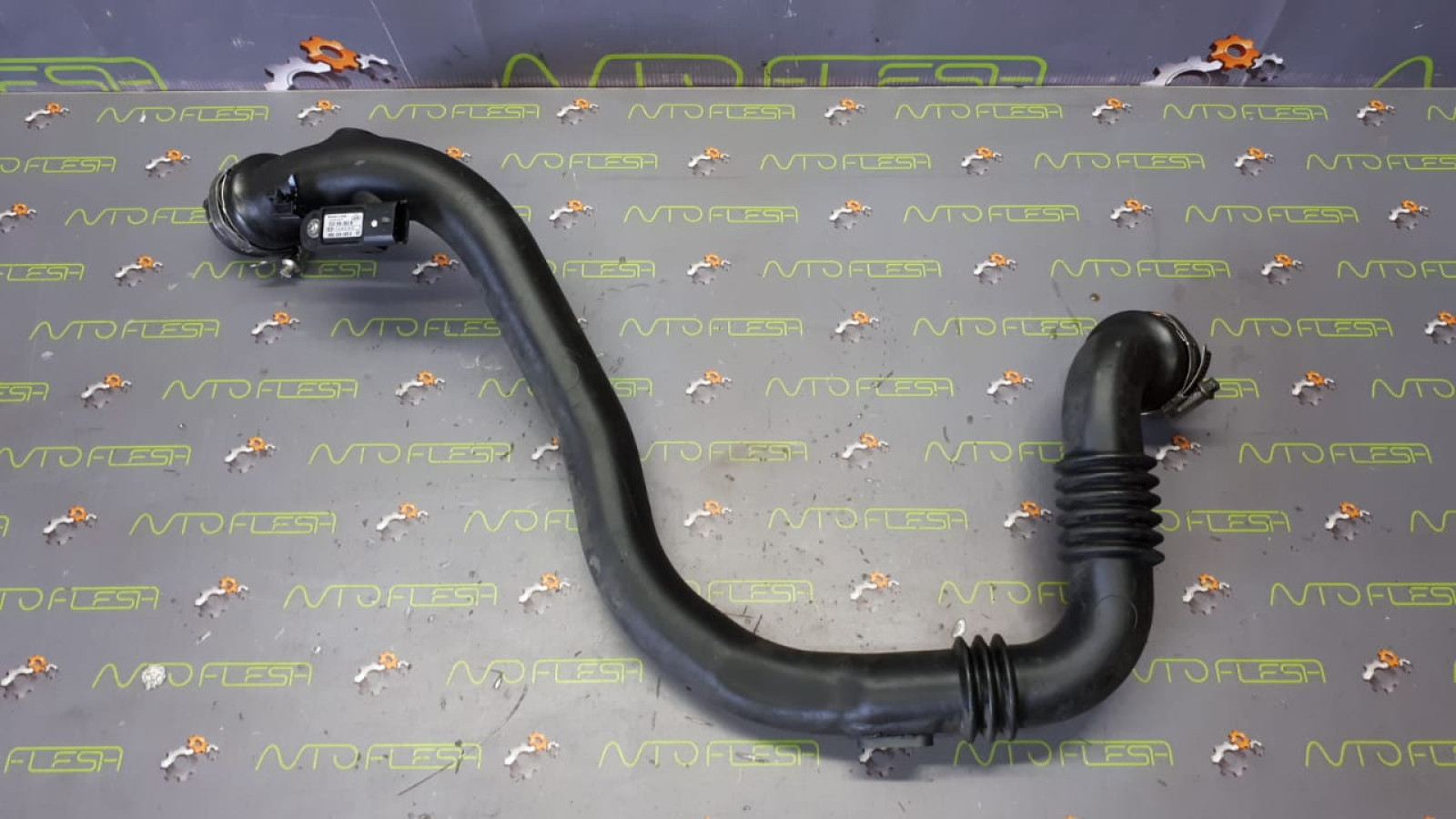 Б/у патрубок интеркуллера 8200527699/ 8200468372 для Renault Clio III Б/у патрубок интеркуллера 8200527699/ 8200468372 для Renault Clio III