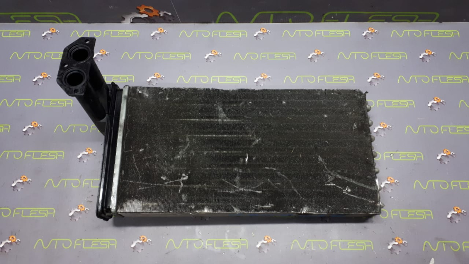 Б/у радиатор печки 0028358901/ 2D0819031 для Mercedes Sprinter/ Volkswagen LT