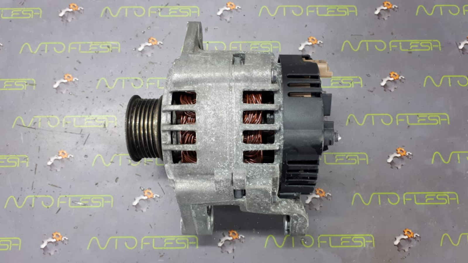 Б/у генератор 7700430183/ SG10B011, 120A для Opel Movano/ Renault