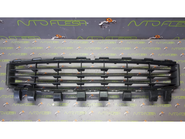 Б/у решетка бампера 8200112379 для Renault Megane II Б/у решетка бампера 8200112379 для Renault Megane II