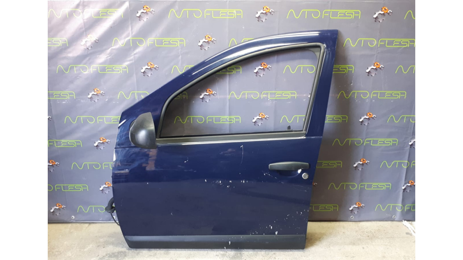Б/у дверь передняя левая/ правая для Dacia Sandero (2008-2012)