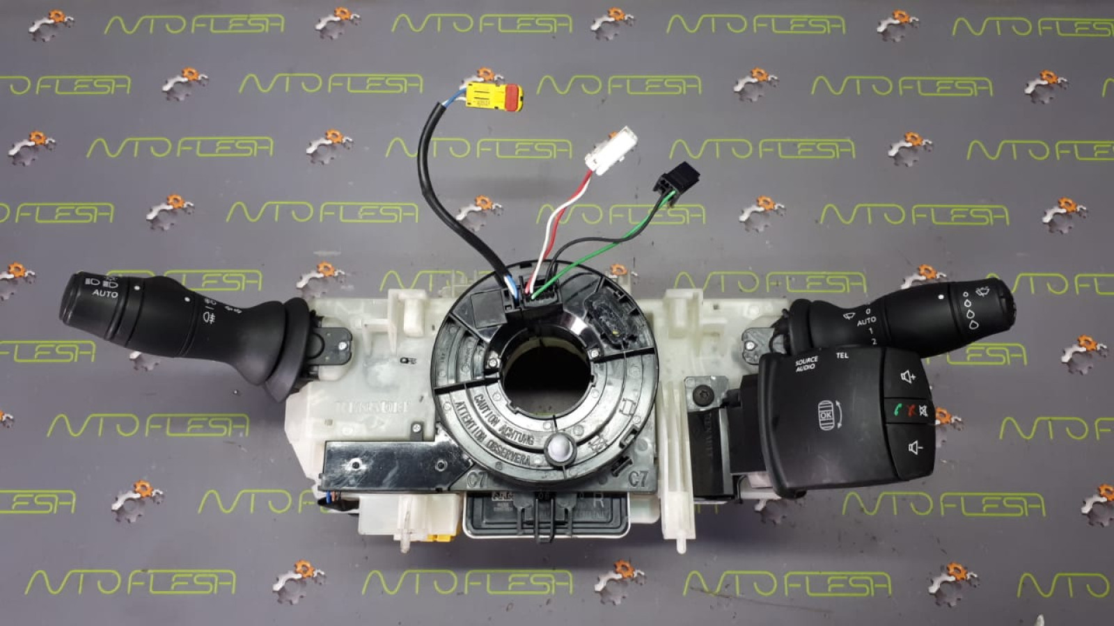 Б/у подрулевой переключатель 255529492R/ 681720005R для Nissan NV400/ Opel Movano B/ Renault Master III Б/у подрулевой переключатель 255529492R/ 681720005R для Nissan NV400/ Opel Movano B/ Renault Master III