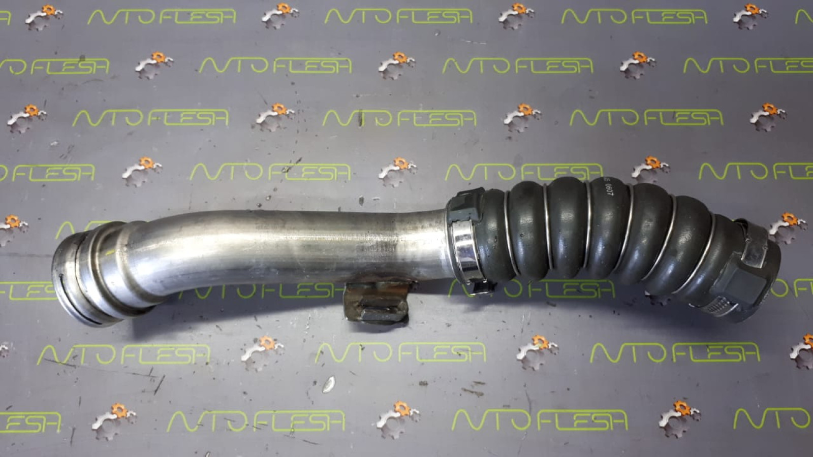 Б/у патрубок интеркуллера 8200447887 для Renault Clio III