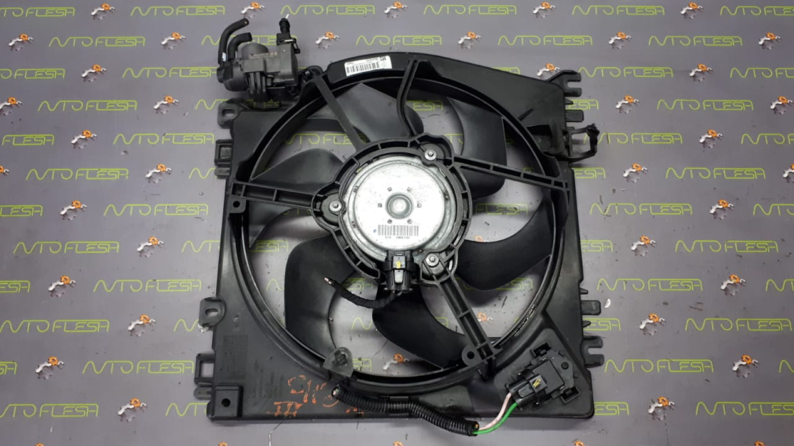 Б/у вентилятор радиатора 8200748439/ 1832063016 для Renault Clio III
