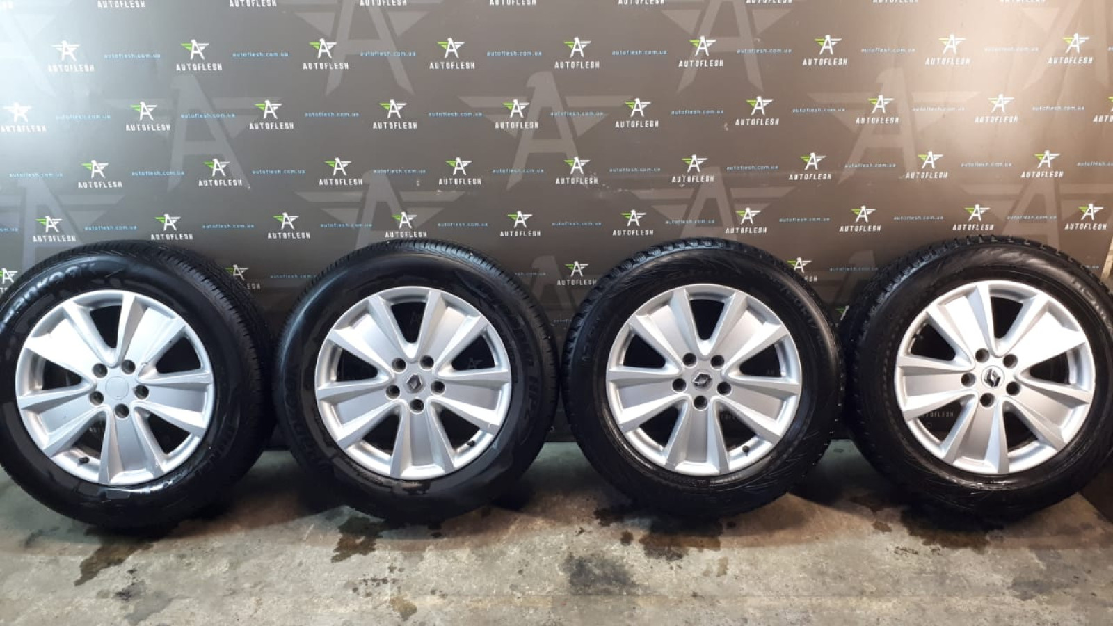 Б/у диски с шинамы 403007090R, R17, 6.5Jx17/ ET40, 5x114.3 для Renault Koleos