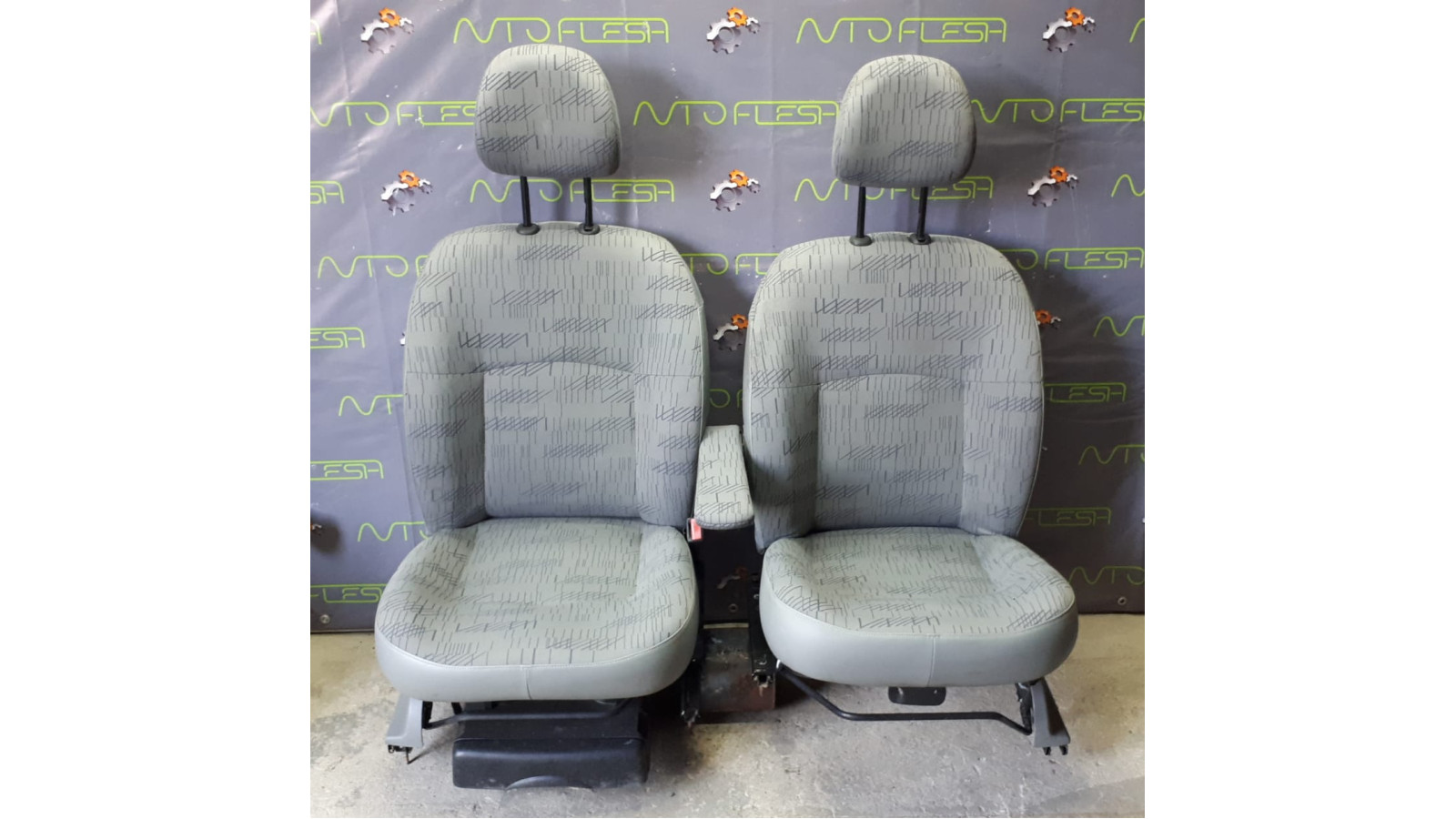 Б/у сиденья передние с подлокотником для Nissan Kubistar/ Renault Kangoo