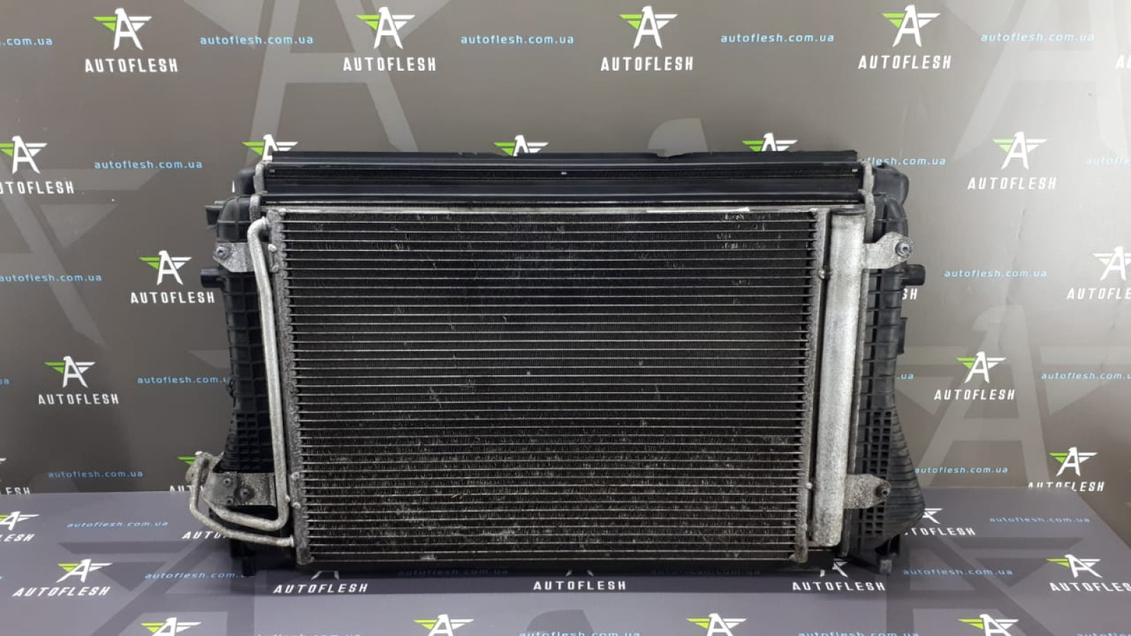 Б/у радиатор основной 1K0121251DM, 2.0 TDI для Audi/ Seat/ Skoda/ Volkswagen