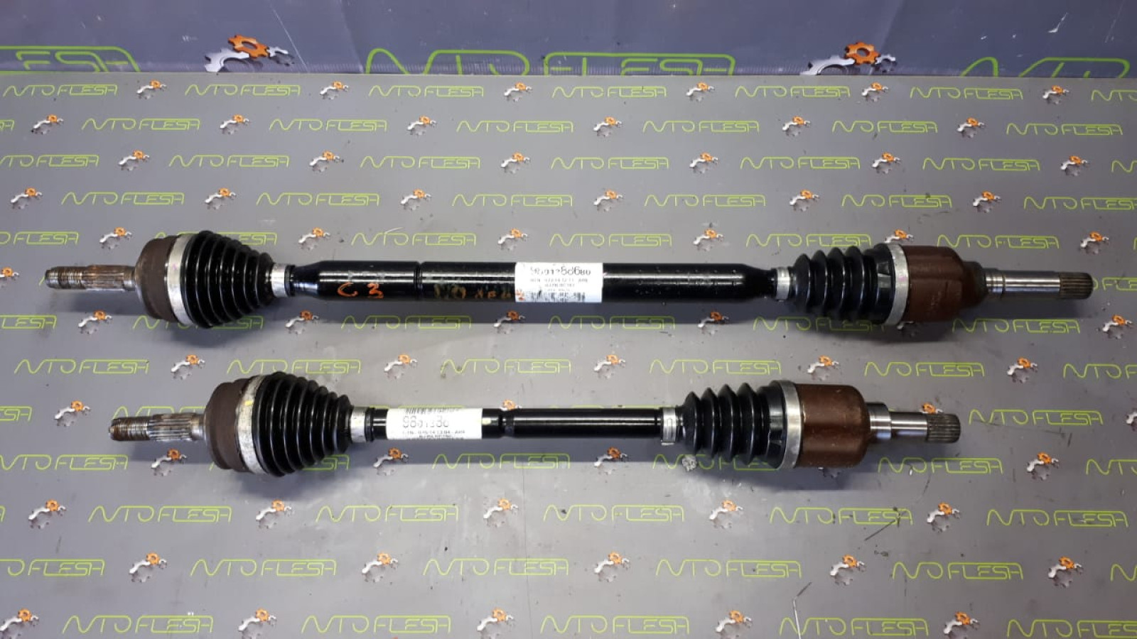 Б/у полуось передняя левая 9801388580 для Citroen C3 II/ DS3 Б/у полуось передняя левая 9801388580 для Citroen C3 II/ DS3