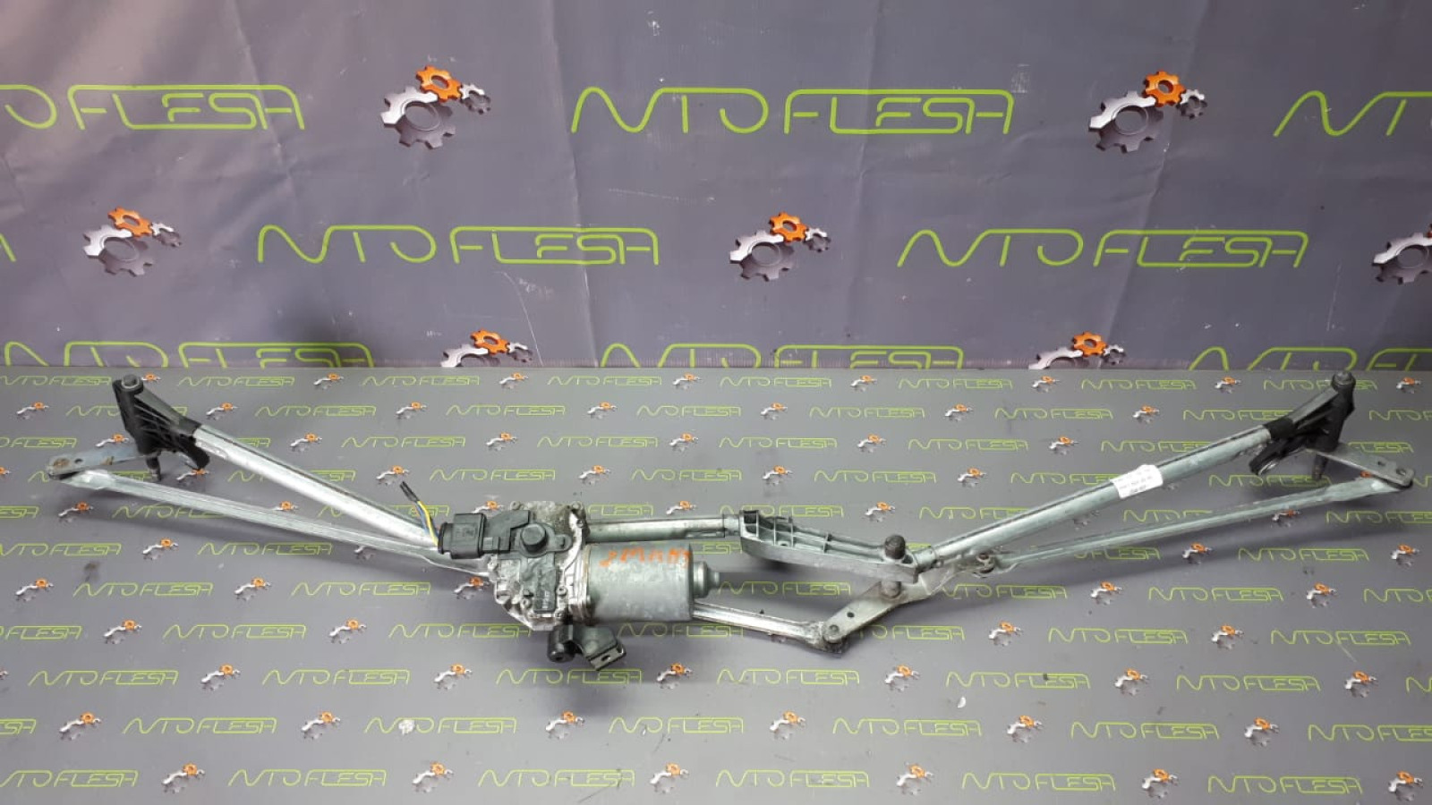 Б/у моторчик дворников A4518200040 для Smart ForTwo Б/у моторчик дворников A4518200040 для Smart ForTwo