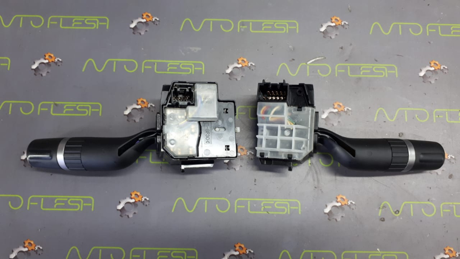 Б/у подрулевой переключатель 17D682 для Mazda 3