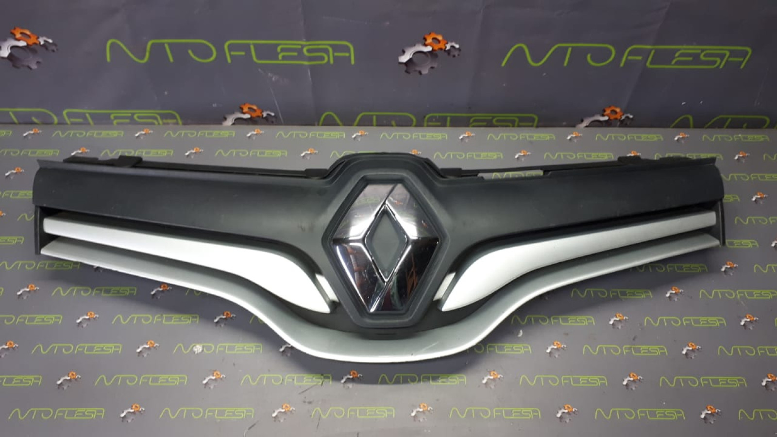 Б/у решетка радиатора 623101381R/ 1202567X для Renault Kangoo II