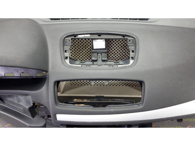 Б/у панель безопасности, торпедо, панель SRP Airbag 681000022R для Renault Megane III Б/у панель безопасности, торпедо, панель SRP Airbag 681000022R для Renault Megane III