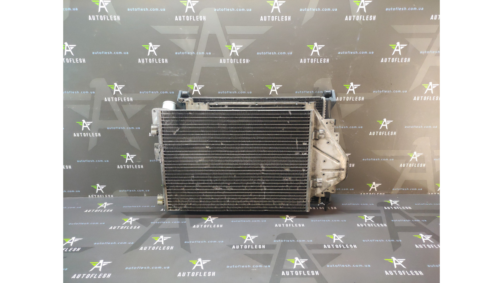 Б/у радиатор интеркулера 8200252209 для Renault Clio II/ Kangoo I/ Thalia I