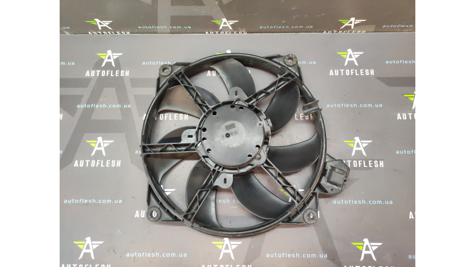 Б/у вентилятор радіатора 214810898R для Renault Fluence/ Grand Scenic III/ Megane III/ Scenic III Б/у вентилятор радіатора 214810898R для Renault Fluence/ Grand Scenic III/ Megane III/ Scenic III