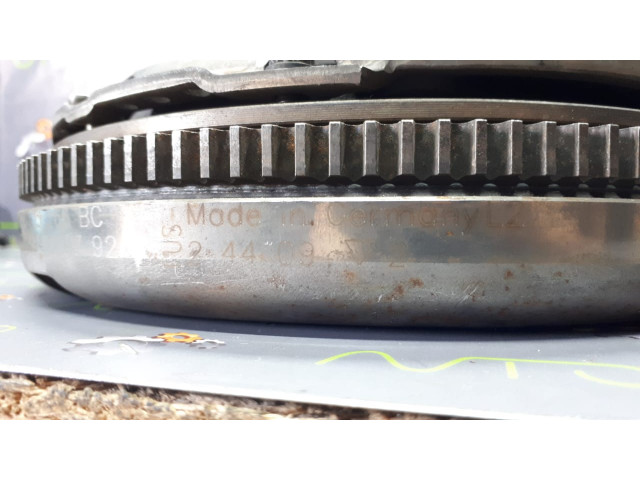 Б/у комплект сцепления 038105266BC/ 038141033CX для Audi/ Seat/ Skoda/ Volkswagen Б/у комплект сцепления 038105266BC/ 038141033CX для Audi/ Seat/ Skoda/ Volkswagen