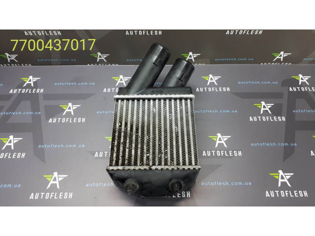 Б/у радиатор интеркуллера 7700437017, 1.9 dCi для Renault Scenic RX4