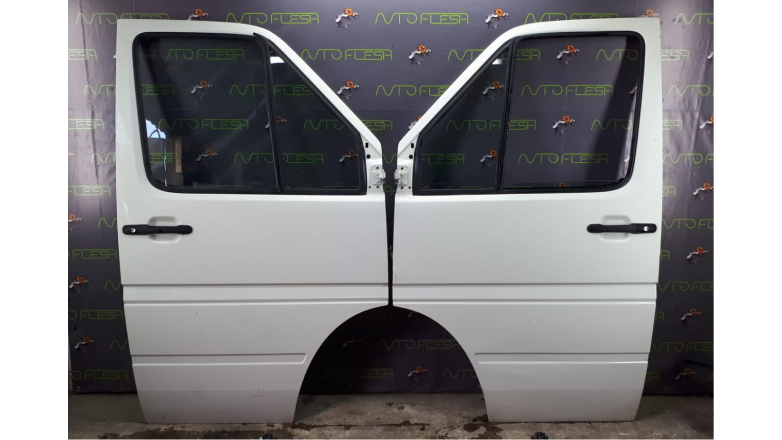 Б/у дверь передняя/ двери передние для Mercedes Sprinter/ Volkswagen LT (1996-2006) Б/у дверь передняя/ двери передние для Mercedes Sprinter/ Volkswagen LT (1996-2006)