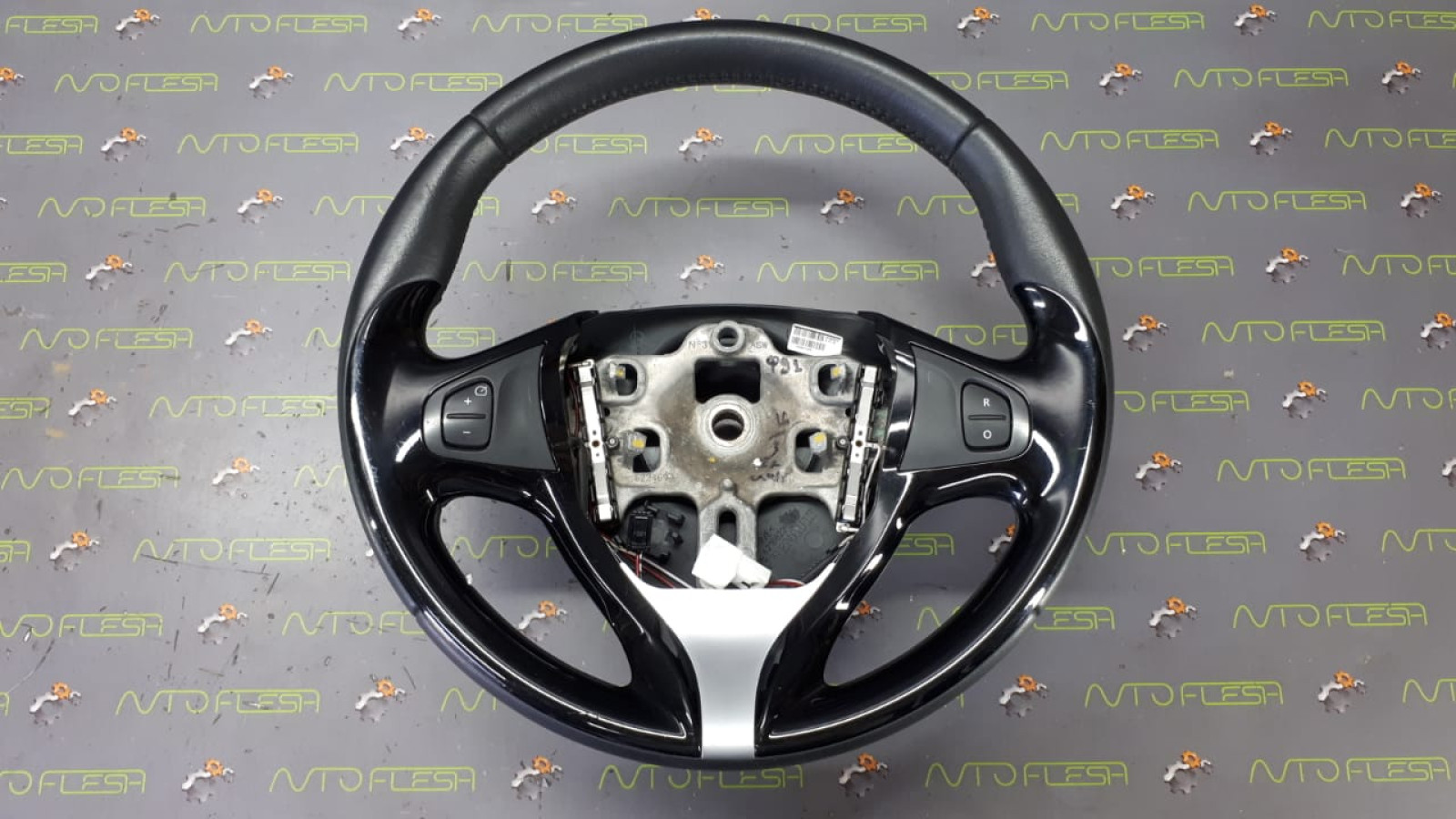 Б/у мультируль, руль 484001738R для Renault Captur/ Clio IV Б/у мультируль, руль 484001738R для Renault Captur/ Clio IV