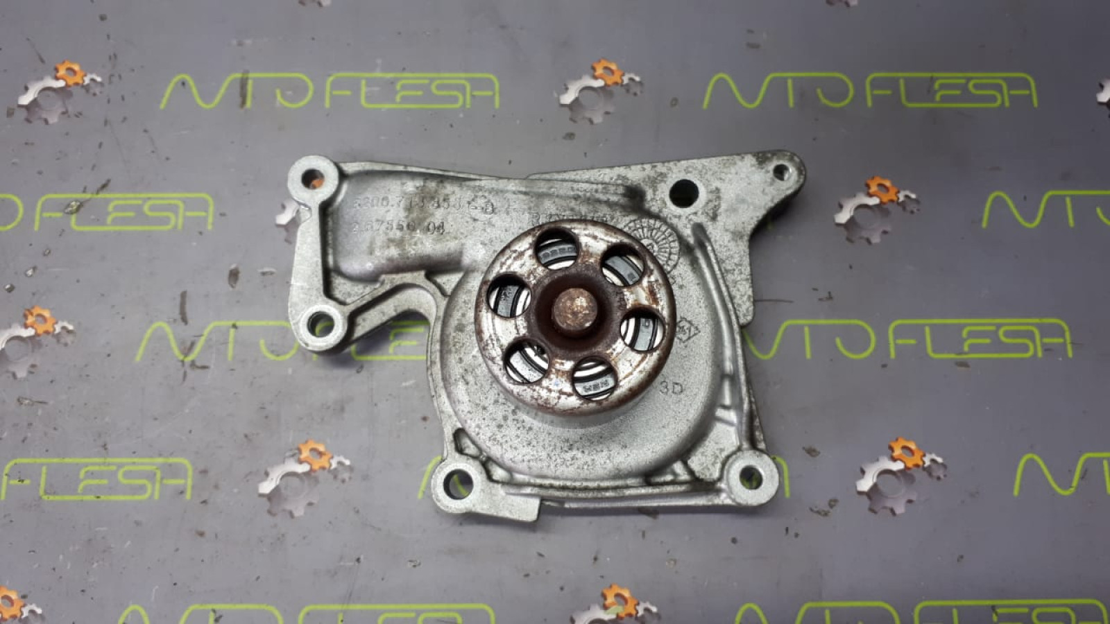 Б/у водяной насос 8200713853, 1.5 dCi для Dacia/ Nissan/ Renault