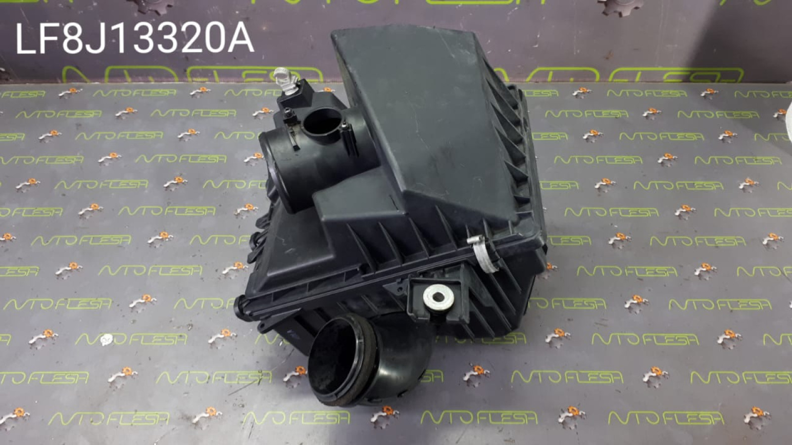 Б/у корпус воздушного фильтра LF8J13320A для Mazda 3