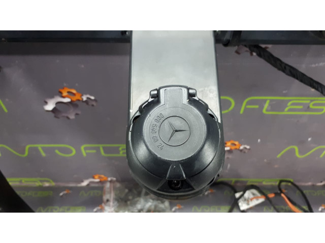 Б/у фаркоп оригинальный Westfalia A1643101904 для Mercedes M-Class (W164) Б/у фаркоп оригинальный Westfalia A1643101904 для Mercedes M-Class (W164)