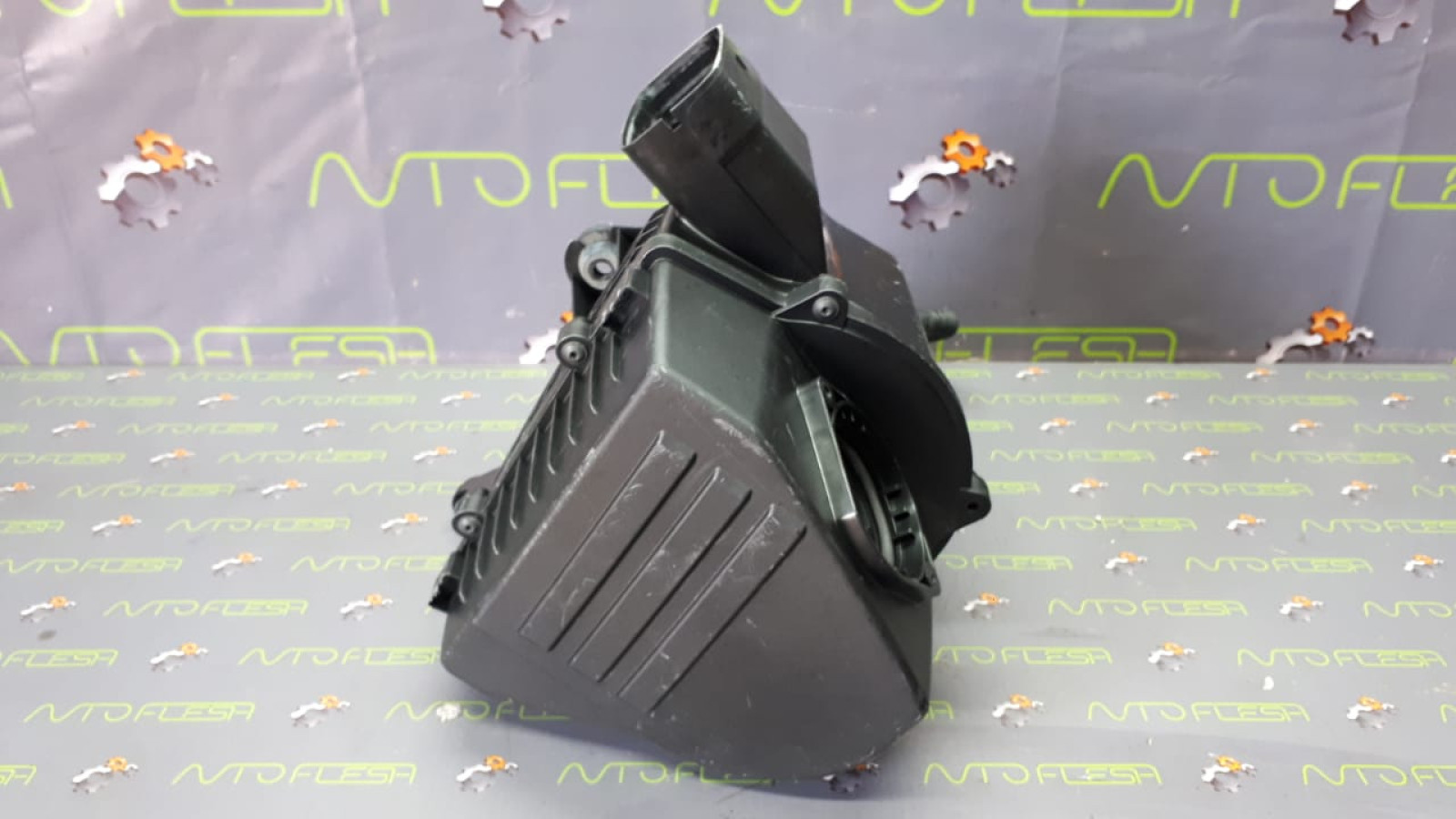 Б/у корпус воздушного фильтра 6R0129601C для Audi A1/ Seat Ibiza IV/ Skoda Fabia II/ Volkswagen Polo