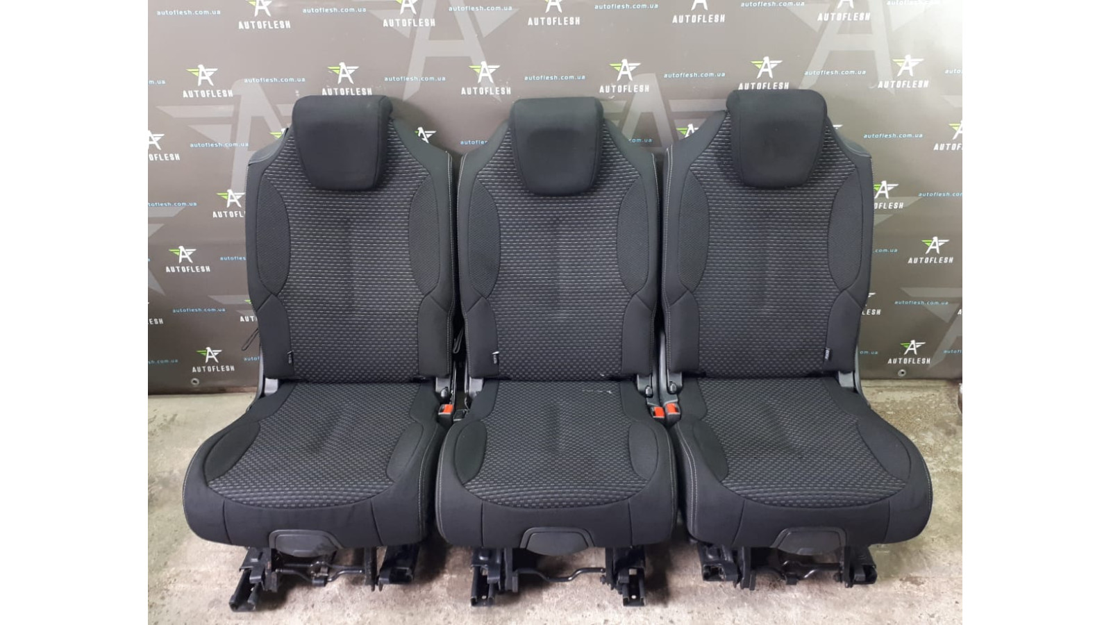 Б/у сиденья задние тройка для Citroen C4 Grand Picasso Б/у сиденья задние тройка для Citroen C4 Grand Picasso