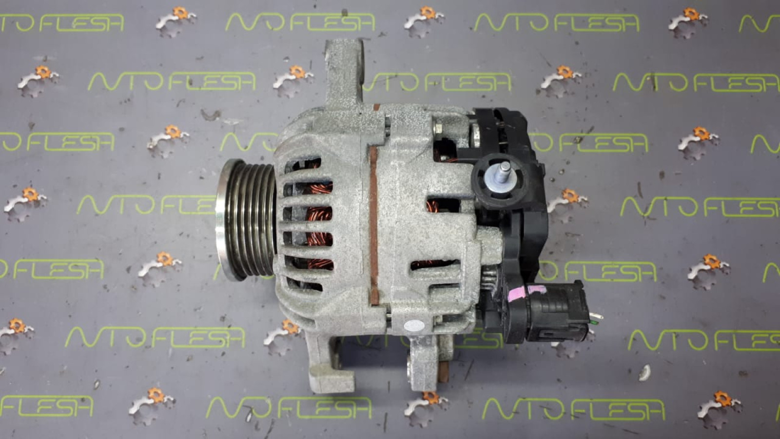 Б/у генератор 0124225055, 27060-0N011, Bosch для Toyota Yaris Б/у генератор 0124225055, 27060-0N011, Bosch для Toyota Yaris