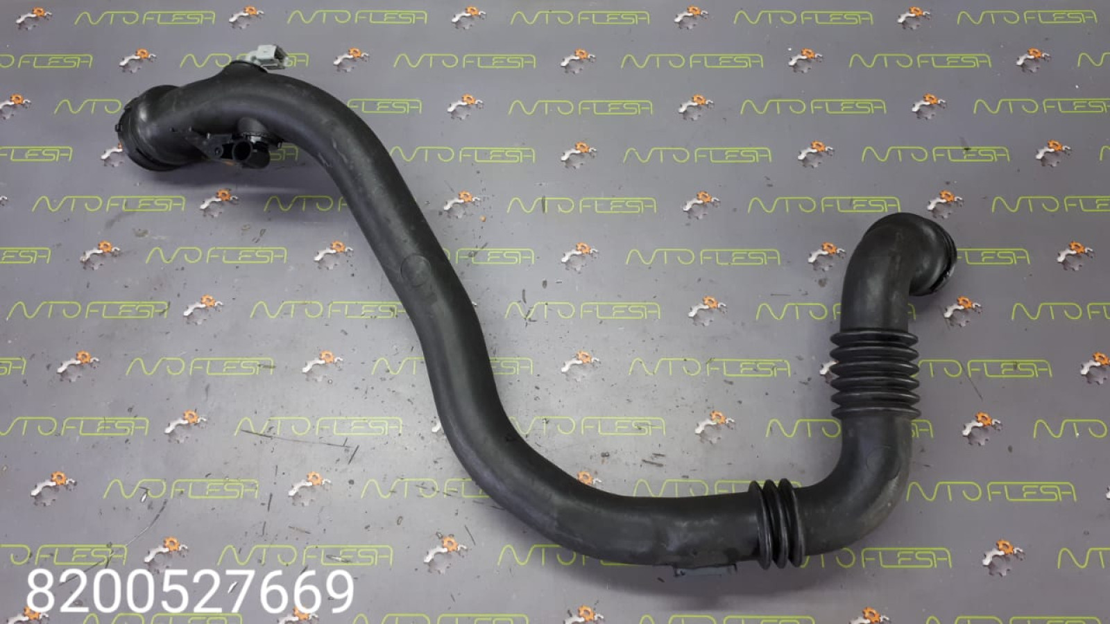 Б/у патрубок интеркуллера 8200527669, 1.5 dCi для Renault Clio III Б/у патрубок интеркуллера 8200527669, 1.5 dCi для Renault Clio III