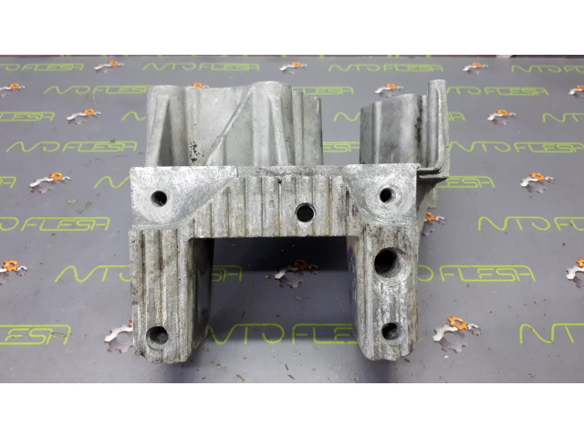 Б/у кронштейн подушки двигателя правый 7700312867 для Nissan Interstar/ Opel Movano/ Renault Master II