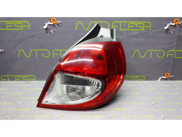 Б/у фонарь задний 8200886946 для Renault Clio III Hatchback
