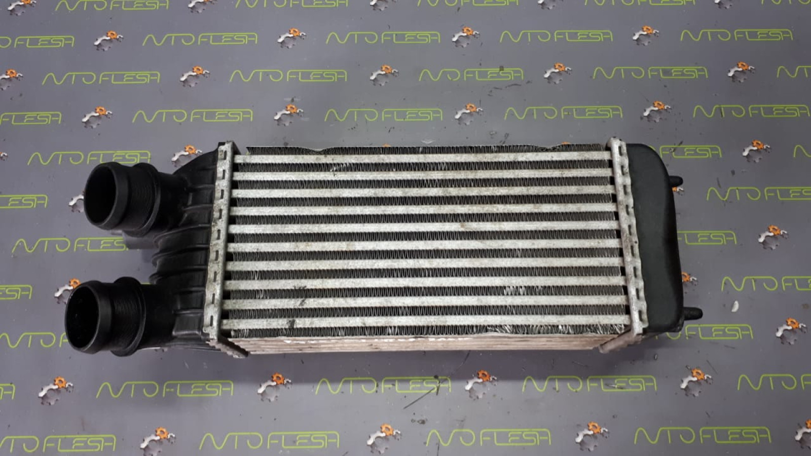 Б/у радиатор интеркуллера 1498987080 для Citroen Jumpy/ Fiat Scudo/ Peugeot Expert