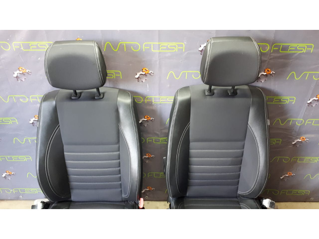 Б/у сиденья передние для Renault Laguna III, 2012 Б/у сиденья передние для Renault Laguna III, 2012