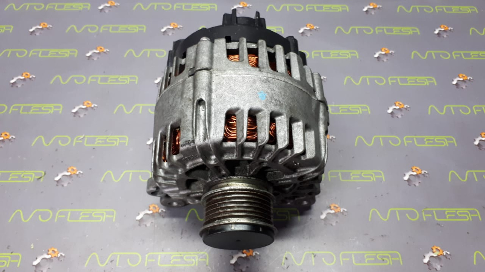Б/у генератор 03L903023F 140A/ 14V Valeo для Audi/ Seat/ Skoda/ Volkswagen