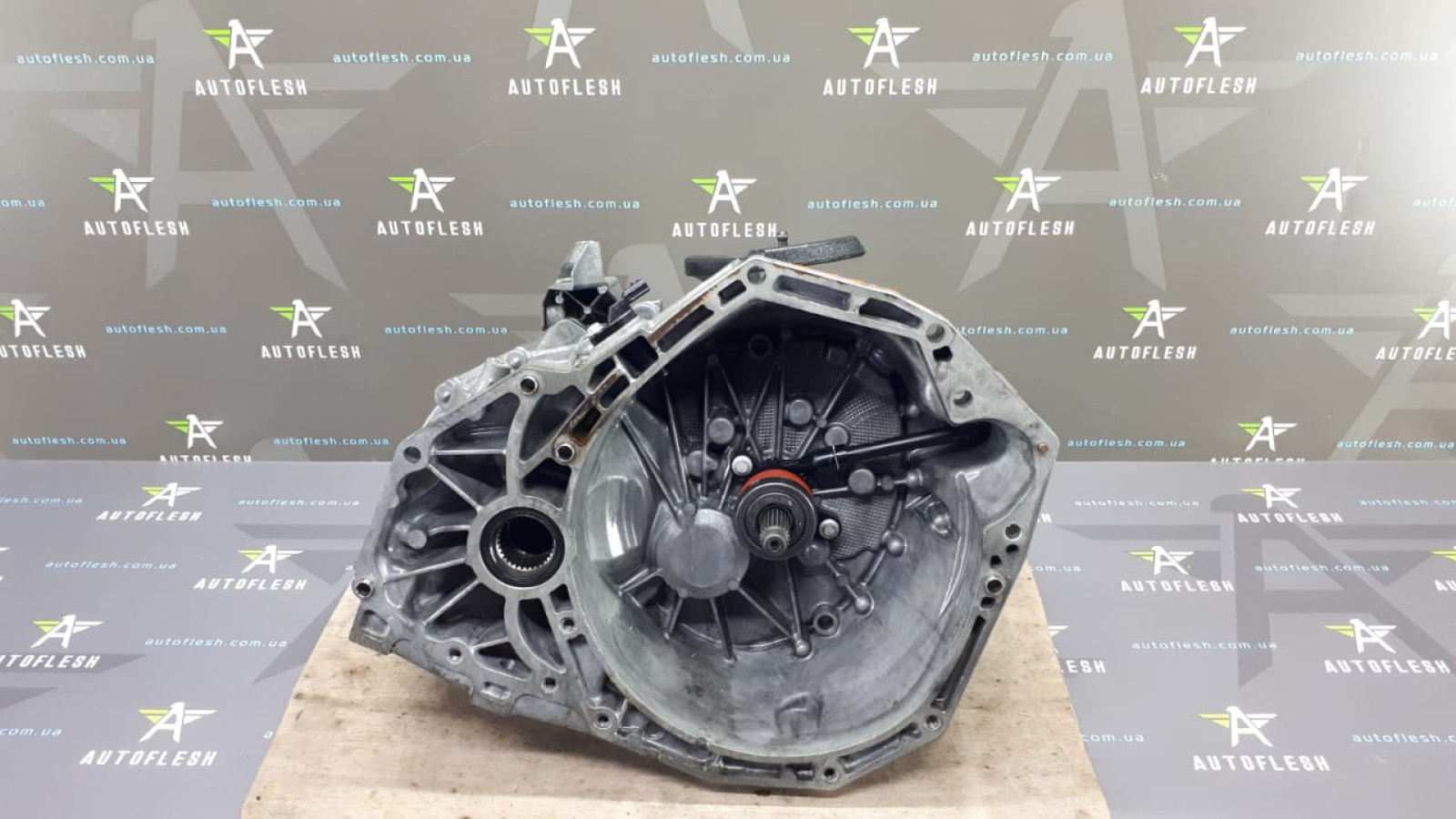 Б/у КПП/ коробка передач в сборе TL8000, 1.5 dCi 4x4/ 4WD, 6-ти ступенчатая для Dacia Duster