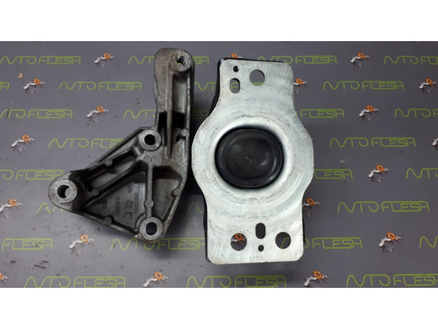 Б/у кронштейн двигателя верхний 8200072652, 1.9 dCi для Renault Megane II/ Scenic II Б/у кронштейн двигателя верхний 8200072652, 1.9 dCi для Renault Megane II/ Scenic II