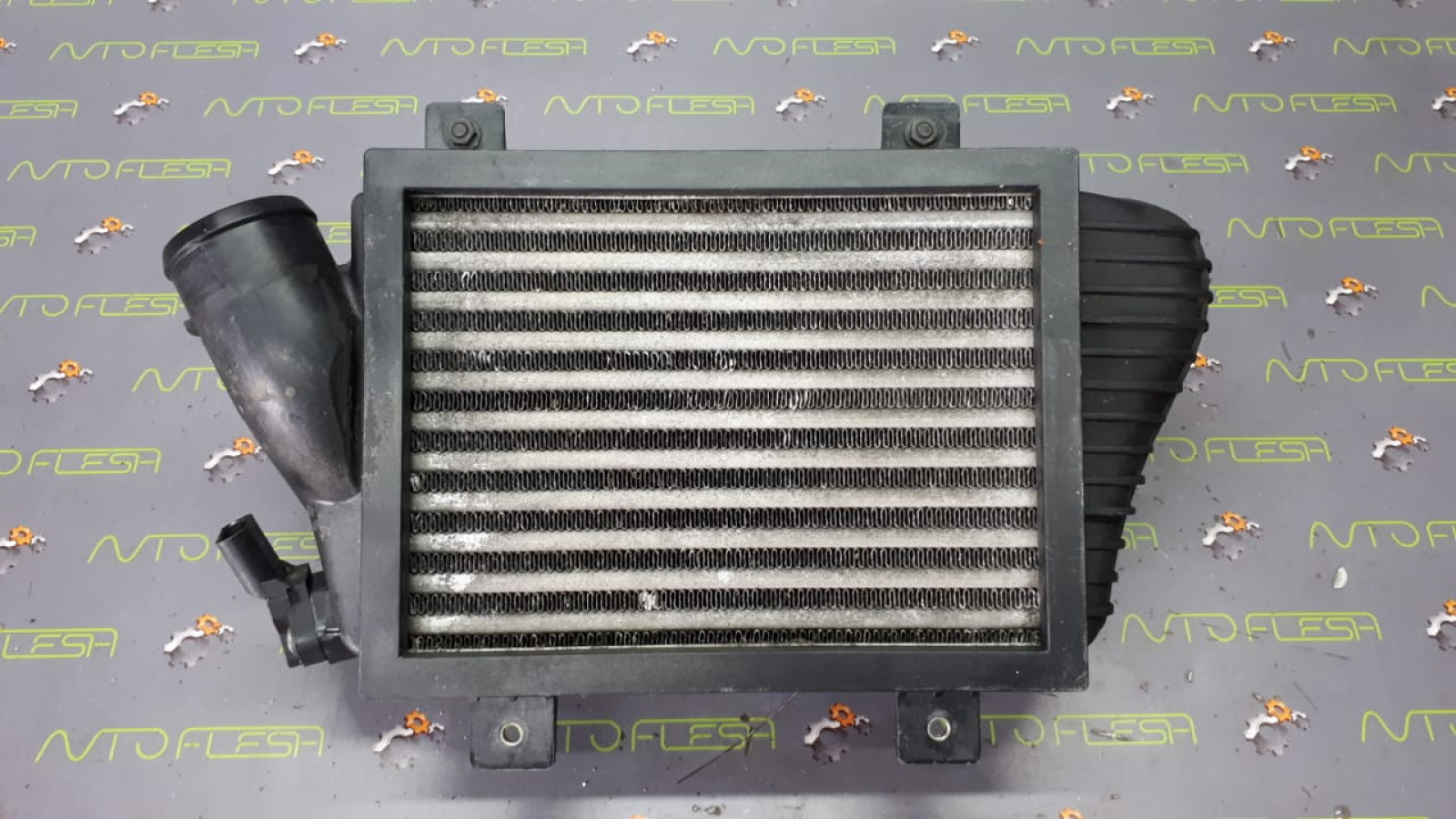 Б/у радиатор интеркулера 701145805C/ 0281002399 для Volkswagen T4
