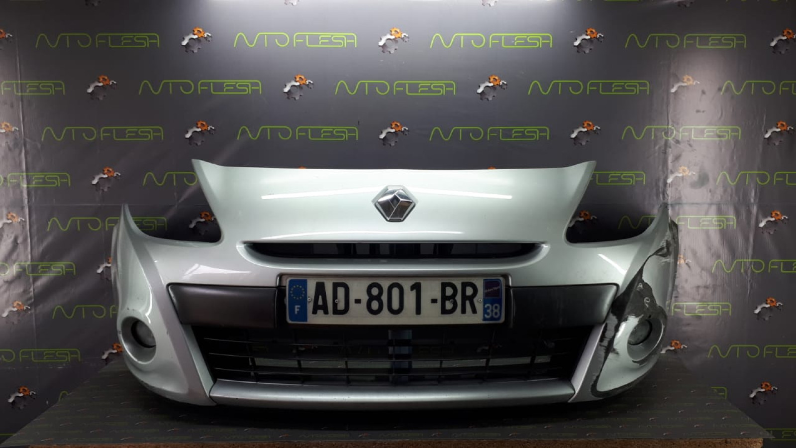 Б/у бампер в сборе для Renault Clio III (2009-2012)