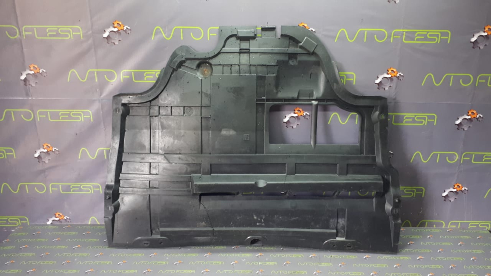 Б/у защита двигателя 8200225279 для Nissan Primastar/ Opel Vivaro/ Renault Trafic Б/у защита двигателя 8200225279 для Nissan Primastar/ Opel Vivaro/ Renault Trafic