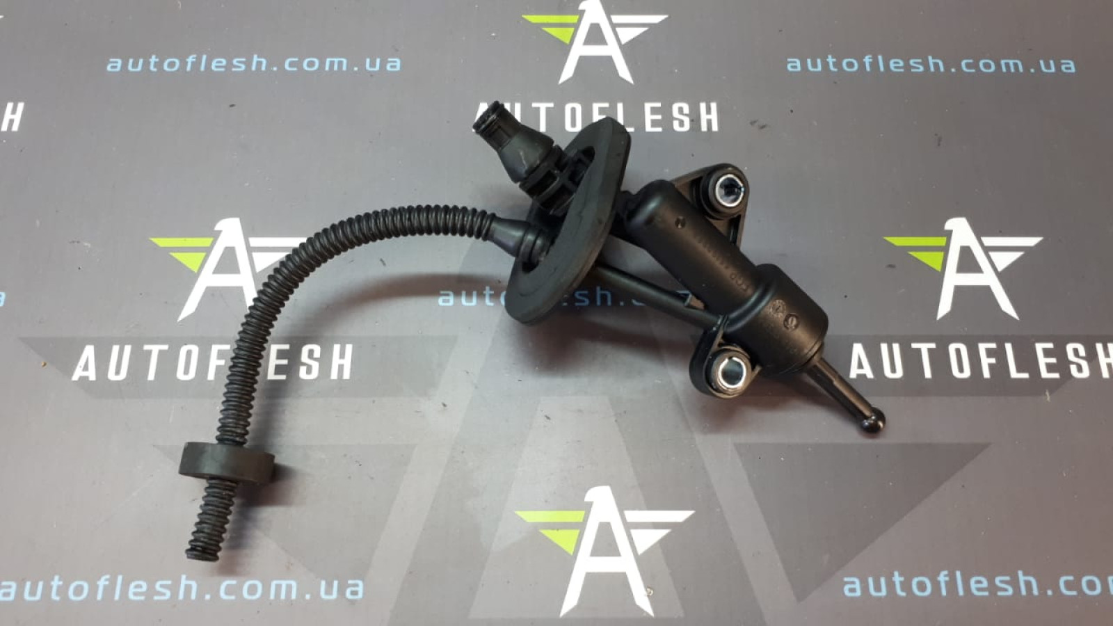 Б/у главный цилиндр сцепления 55190993 для Alfa Romeo/ Citroen/ Fiat/ Opel/ Peugeot