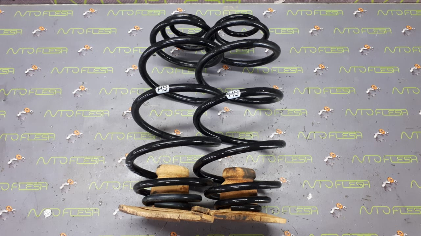 Б/у пружина подвески задняя 93187221 для Opel Astra H