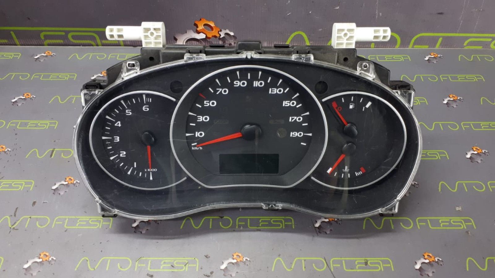 Б/у панель приборов/ спидометр 8200796015 для Renault Kangoo II Б/у панель приборов/ спидометр 8200796015 для Renault Kangoo II